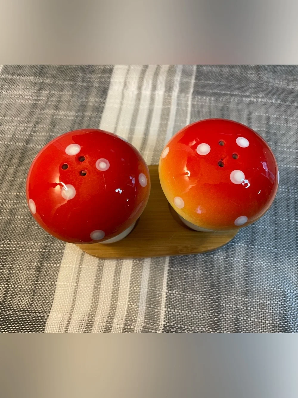 Wizarding Trunk Toadstool Salt & Pepper Shakers Harry Potter